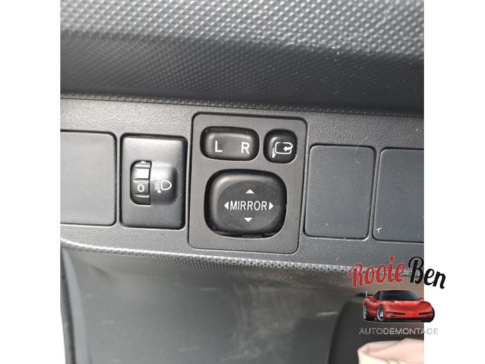 Toyota Auris 1.8 16V HSD Full Hybrid Skadat fordon (2011, GRIJS)