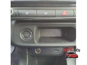 Citroen C3 1.2 Vti 12V PureTech Samochód złomowany (2024, Szary)