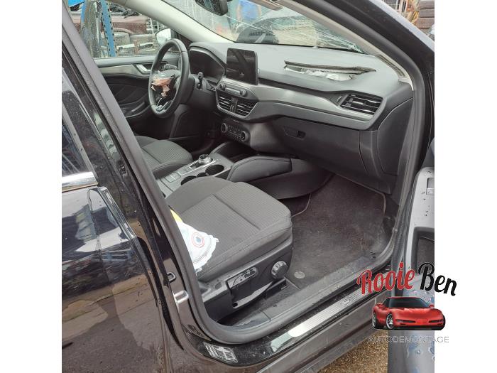 Ford Focus 4 Wagon 1.0 Ti-VCT EcoBoost 12V 125 Samochód złomowany (2020, Czarny)