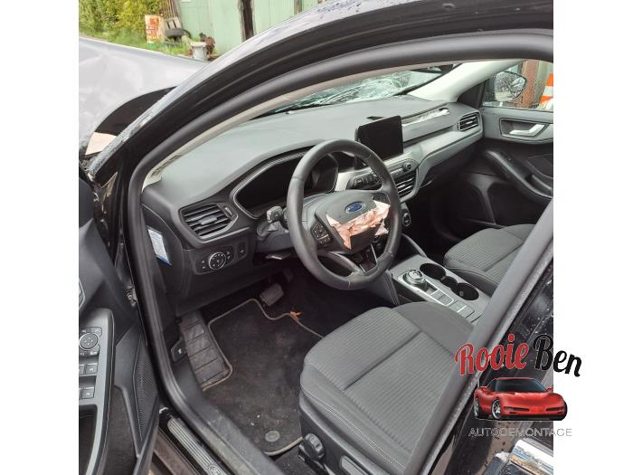 Ford Focus 4 Wagon 1.0 Ti-VCT EcoBoost 12V 125 Samochód złomowany (2020, Czarny)