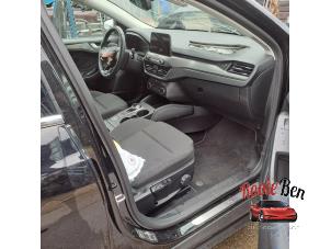 Ford Focus 4 Wagon 1.0 Ti-VCT EcoBoost 12V 125 Samochód złomowany (2020, Czarny)