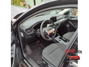 Ford Focus 4 Wagon 1.0 Ti-VCT EcoBoost 12V 125 Samochód złomowany (2020, Czarny)