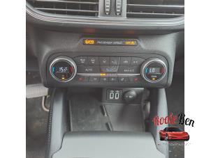 Ford Focus 4 Wagon 1.0 Ti-VCT EcoBoost 12V 125 Samochód złomowany (2020, Czarny)