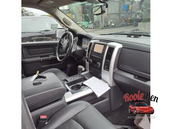 Dodge Ram 1500 5.7 V8 Hemi 1500 4x2 Unfallauto (2011, Schwarz)