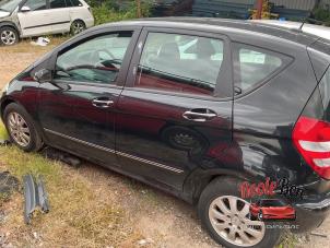 Mercedes A 1.7 A-170 5-Drs. Coche dañado (2006, Negro)