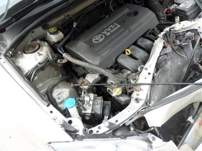 Toyota Avensis (T25/B1D) 1.8 16V VVTi (épave, année de