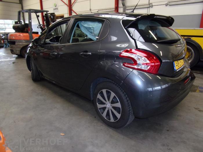 Peugeot 208 I 1.4 HDi Épave (2012, Gris)