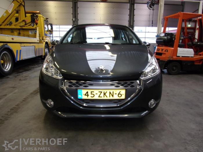 Peugeot 208 I 1.4 HDi Épave (2012, Gris)