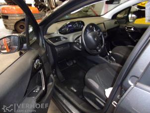 Peugeot 208 I 1.4 HDi Épave (2012, Gris)