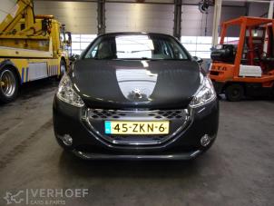 Peugeot 208 I 1.4 HDi Épave (2012, Gris)