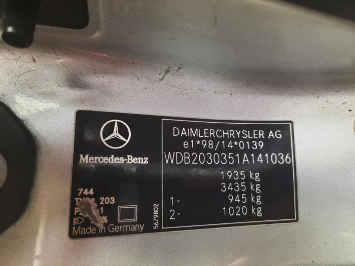 Mercedes C 2.0 C-180 16V Samochód złomowany (2001, Szary)
