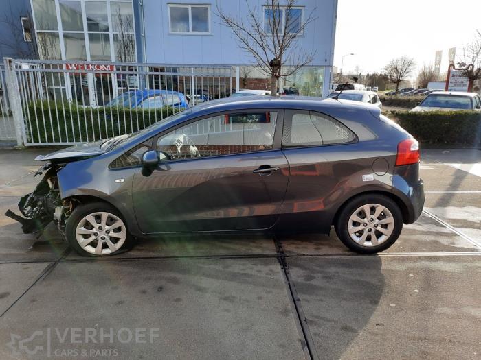 Kia Rio III 1 2 CVVT 16V Schrottauto 2012 Grau 