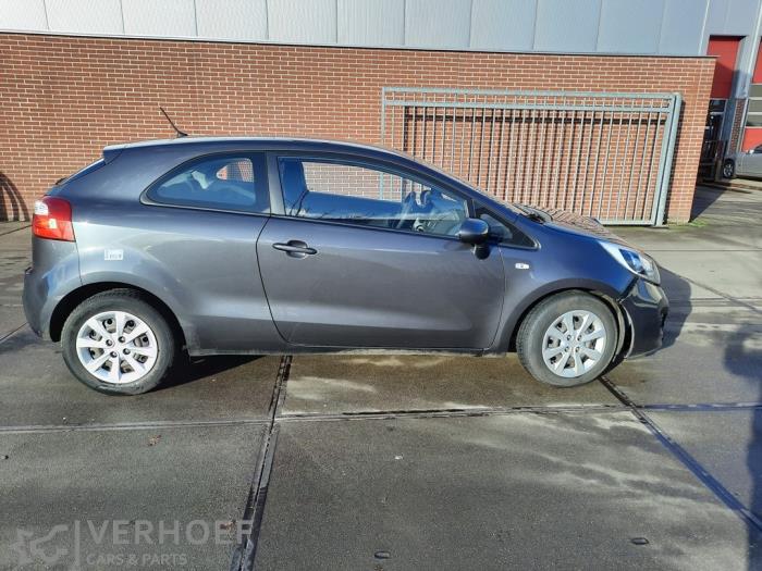 Kia Rio III 1 2 CVVT 16V Schrottauto 2012 Grau 