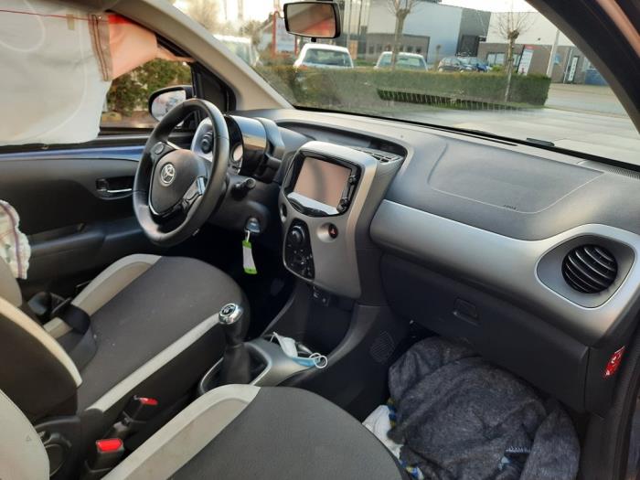Toyota Aygo 1.0 12V VVT-i Skrotfordon (2017, BLAUW)