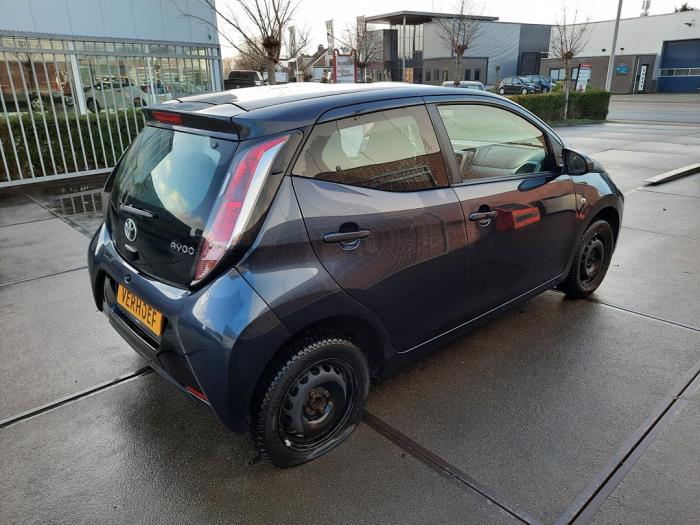 Toyota Aygo 1.0 12V VVT-i Skrotfordon (2017, BLAUW)