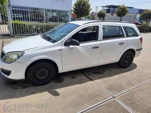 Opel Astra H SW 1.6 16V Twinport Samochód złomowany (2006, Bialy)