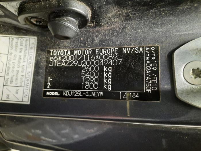 Toyota Land Cruiser 3.0 D4D 16V Salvage vehicle (2008, Gray)