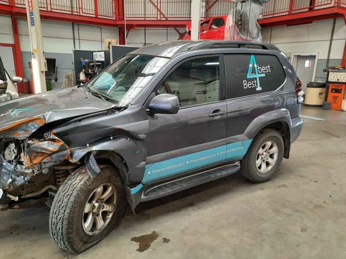 Toyota Land Cruiser 3.0 D4D 16V Salvage vehicle (2008, Gray)