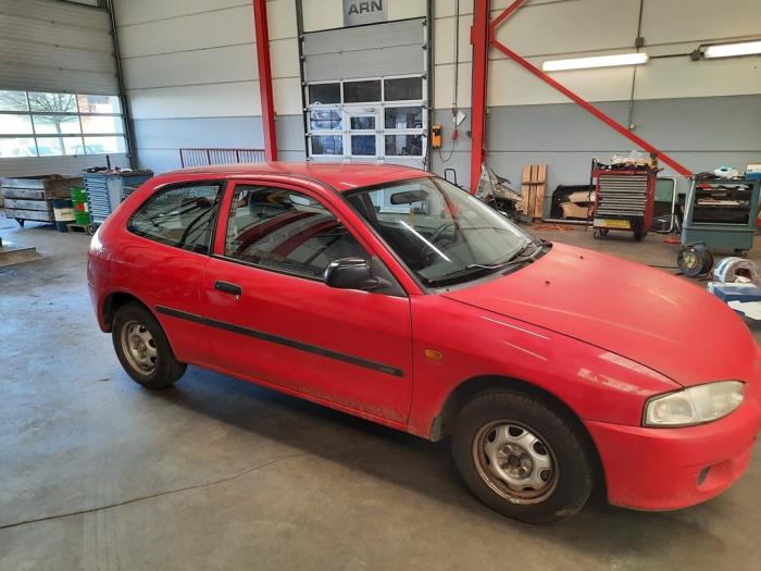 Mitsubishi Colt 1.3 GL,GLX 12V Vehículo de desguace (1998, Rojo)