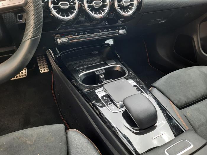 Mercedes CLA 2.0 CLA-250 Turbo 16V 4-Matic Samochód złomowany (2019, Bialy)