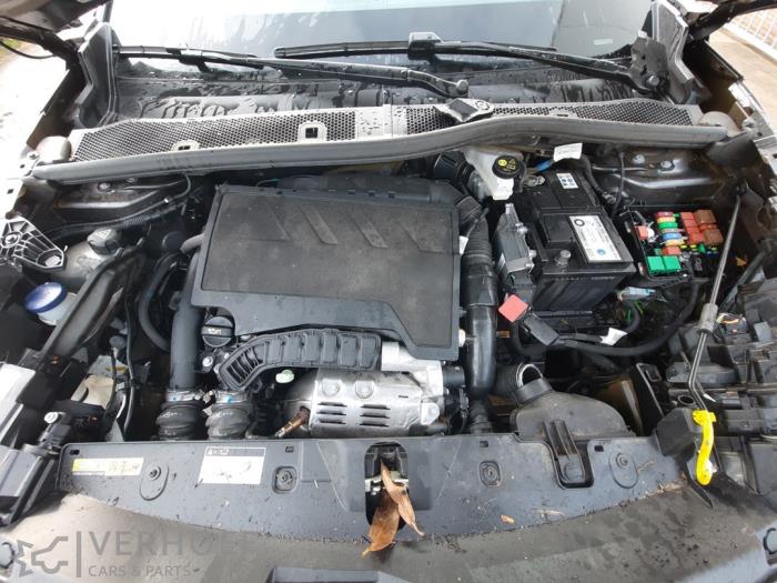 Peugeot 2008 1.2 VTi 12V PureTech 130 Épave (2021, Gris)