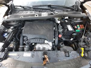 Peugeot 2008 1.2 VTi 12V PureTech 130 Épave (2021, Gris)