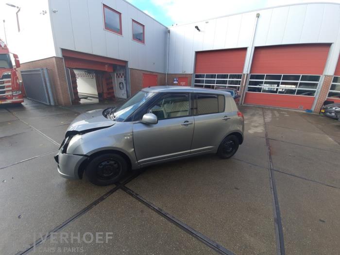 Suzuki Swift 1.3 DDis 16V Épave (2007, Gris)