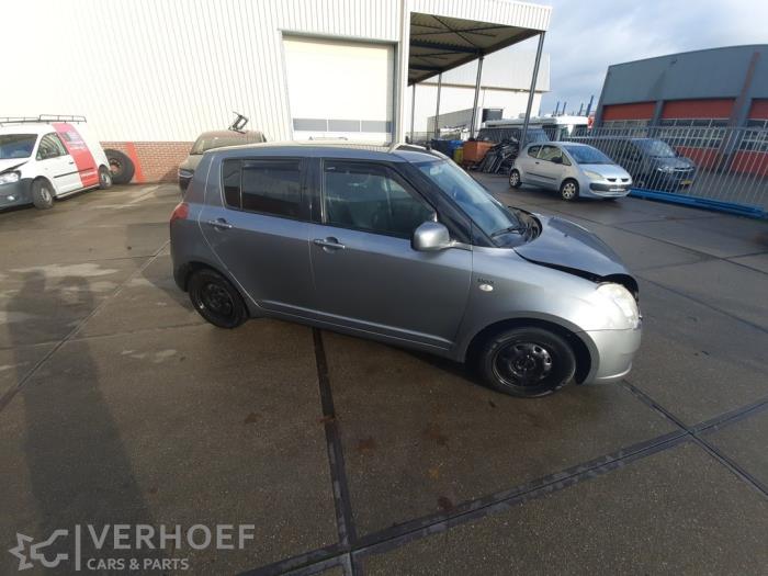 Suzuki Swift 1.3 DDis 16V Épave (2007, Gris)