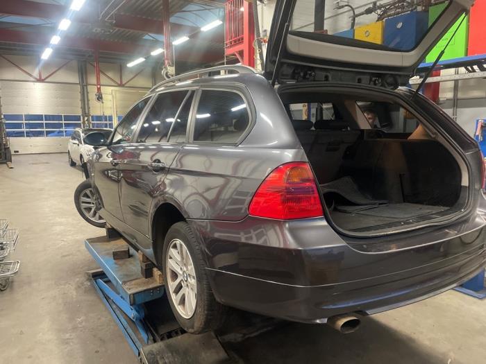 BMW 3 serie Touring 318i 16V Salvage vehicle (2006, Gray)