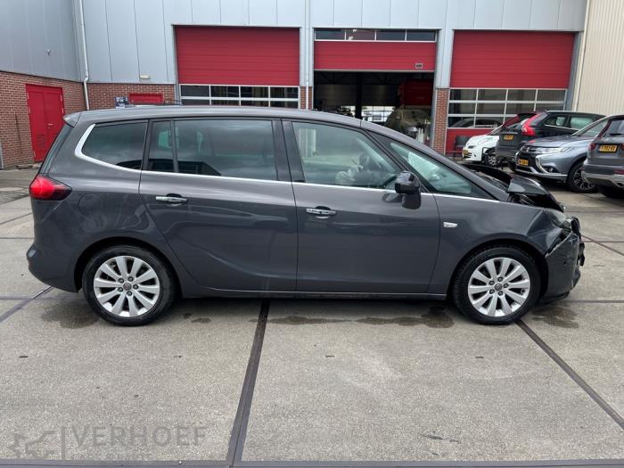 Opel Zafira Tourer 1.6 CDTI 16V ecoFLEX 136 Samochód złomowany (2013, Szary)