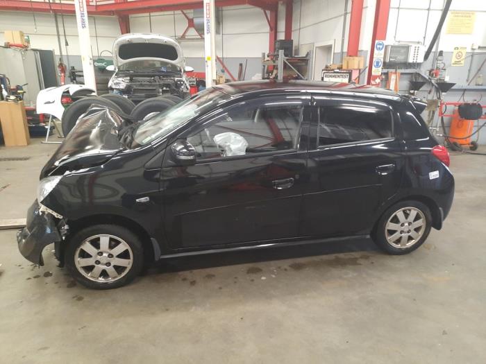Mitsubishi Space Star 1.2 12V Épave (2014, Noir)