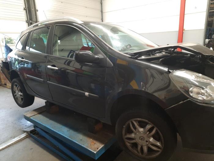 Renault Clio III Estate/Grandtour 1.2 16V TCE 100 Vehículo de desguace (2008, Negro)
