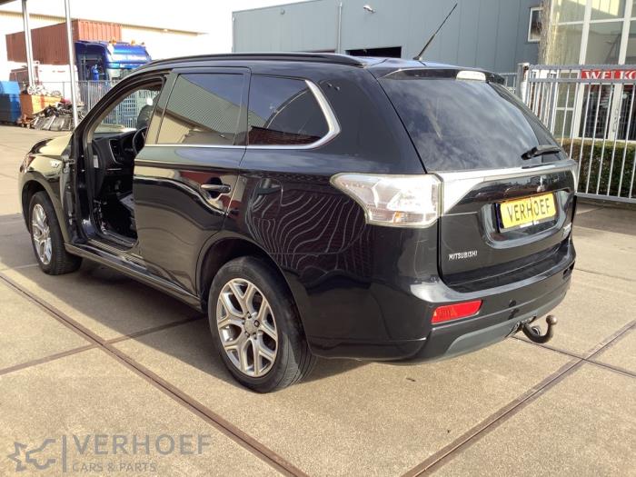 Mitsubishi Outlander 2.0 16V PHEV 4x4 Épave (2013, Noir)