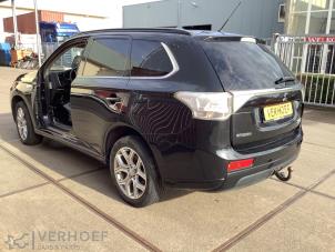 Mitsubishi Outlander 2.0 16V PHEV 4x4 Épave (2013, Noir)