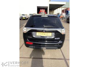 Mitsubishi Outlander 2.0 16V PHEV 4x4 Épave (2013, Noir)