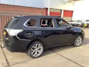 Mitsubishi Outlander 2.0 16V PHEV 4x4 Épave (2013, Noir)