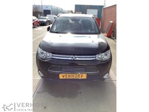 Mitsubishi Outlander 2.0 16V PHEV 4x4 Épave (2013, Noir)