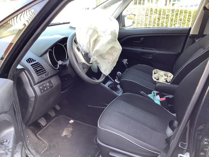 Kia Venga 1.4 CVVT 16V Épave (2010, Noir)