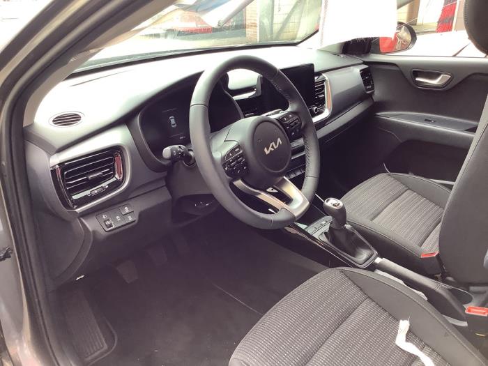 Kia Stonic 1.0i T-GDi 12V Eco-Dynamics+ Skrotfordon (2024, GRIJS)