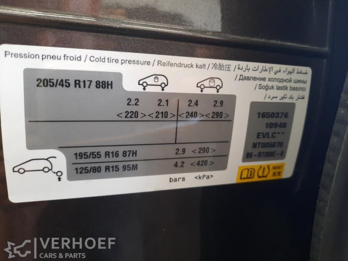 Peugeot 208 II 1.2 Vti 12V PureTech 100 Épave (2022, Gris)