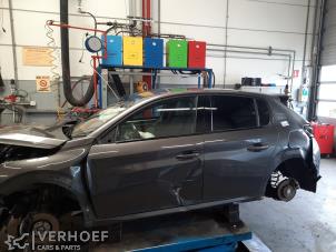 Peugeot 208 II 1.2 Vti 12V PureTech 100 Épave (2022, Gris)