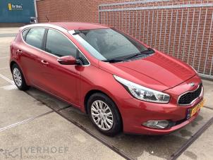 Kia Cee'd 1.6 GDI 16V Samochód złomowany (2013, Czerwony)