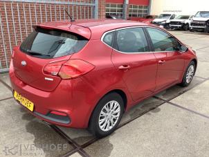 Kia Cee'd 1.6 GDI 16V Samochód złomowany (2013, Czerwony)