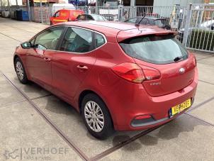 Kia Cee'd 1.6 GDI 16V Samochód złomowany (2013, Czerwony)