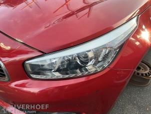 Kia Cee'd 1.6 GDI 16V Samochód złomowany (2013, Czerwony)