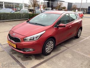 Kia Cee'd 1.6 GDI 16V Samochód złomowany (2013, Czerwony)