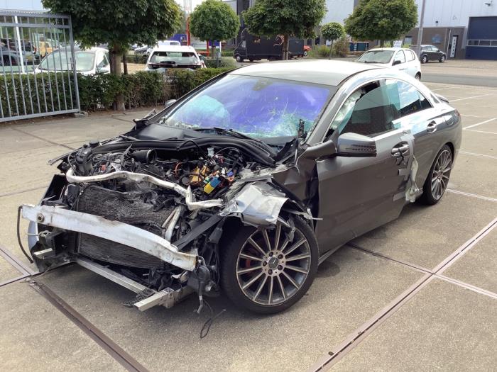 Mercedes CLA 1.6 CLA-180 16V Skrotfordon (2014, GRIJS)