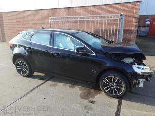 Volvo V40 2.0 D2 16V Épave (2016, Noir)