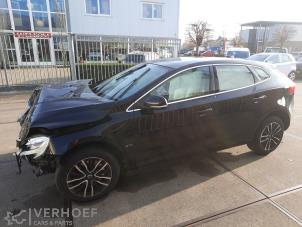 Volvo V40 2.0 D2 16V Épave (2016, Noir)