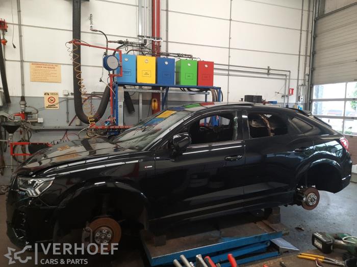 Audi Q3 Sportback 2.0 45 TFSI 16V Quattro Schrottauto (2019, Schwarz)